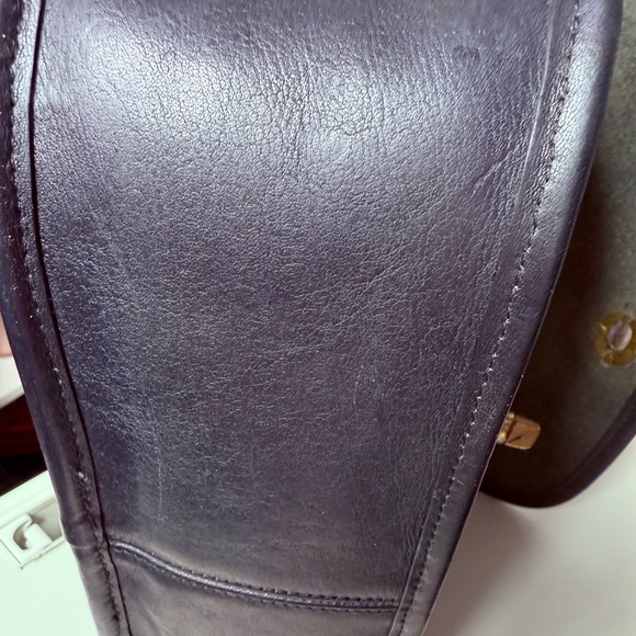 Vintage Coach Glove Tan Leather Crossbody Bag | NYC Made | Classic Turnlock - Picture 13 of 16